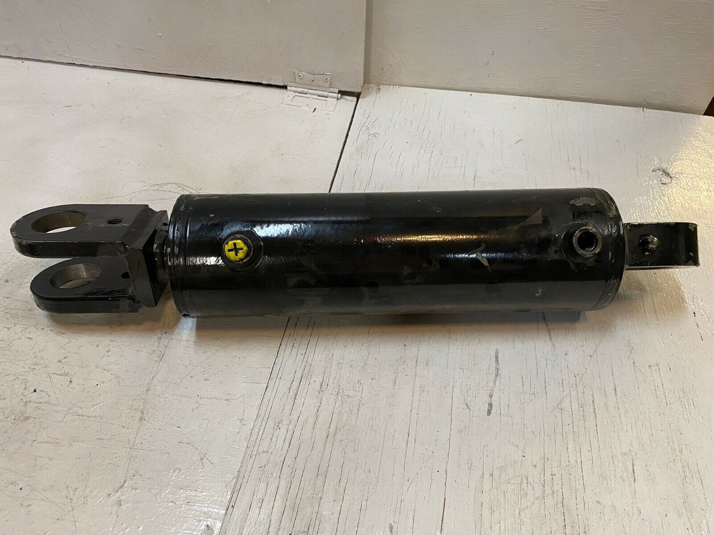 Heavy Equipment Hydraulic Cylinder 29" Long Compressed 5-3/4" Diameter