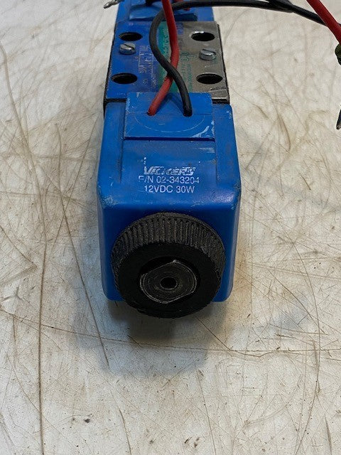 Eaton Vickers Hydraulic Solenoid Valve Used DG4V-3S-33C-M-KUP7-D2-G5-60-EN534