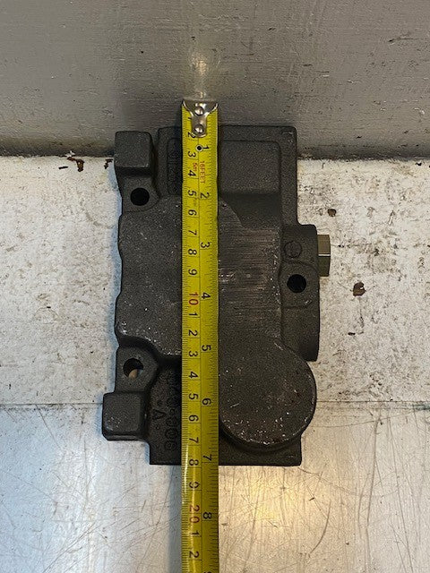 Hydraulic Control Valve End Cap 16-02-043-806-A | 9126