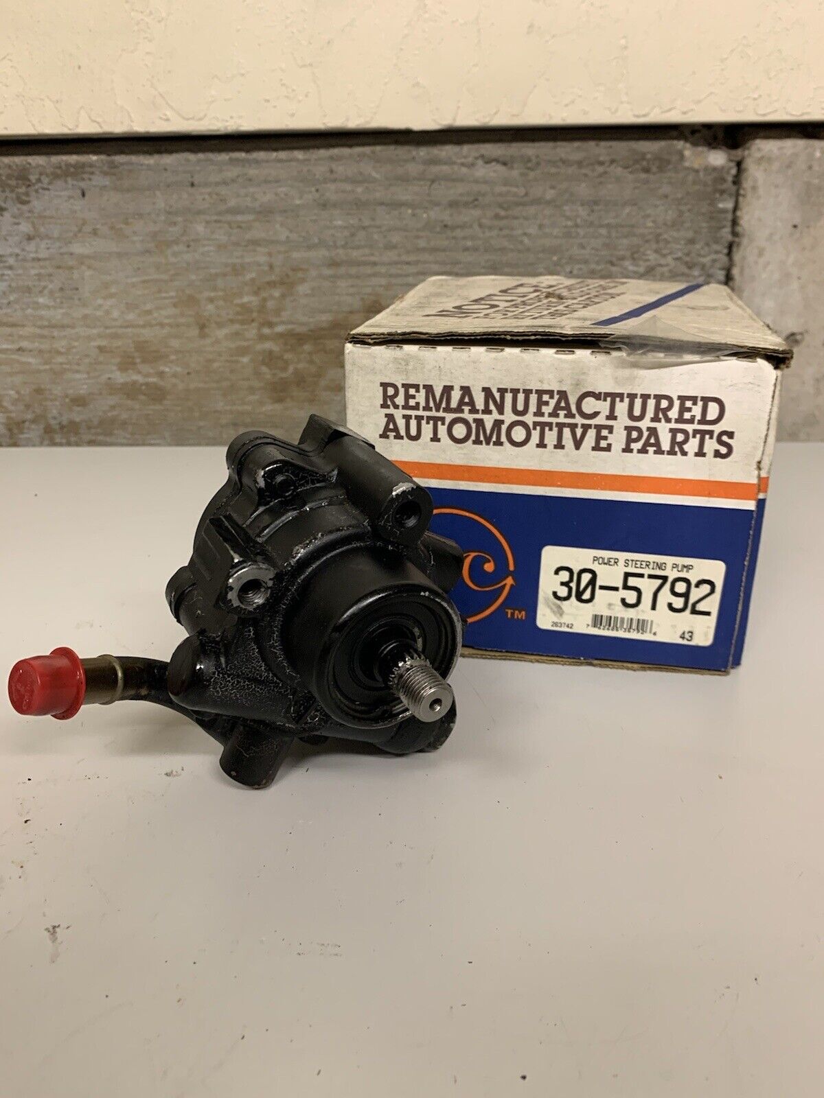 ARC Remanufacturing 30-5792 - Power Steering Pump (Remanufactured)