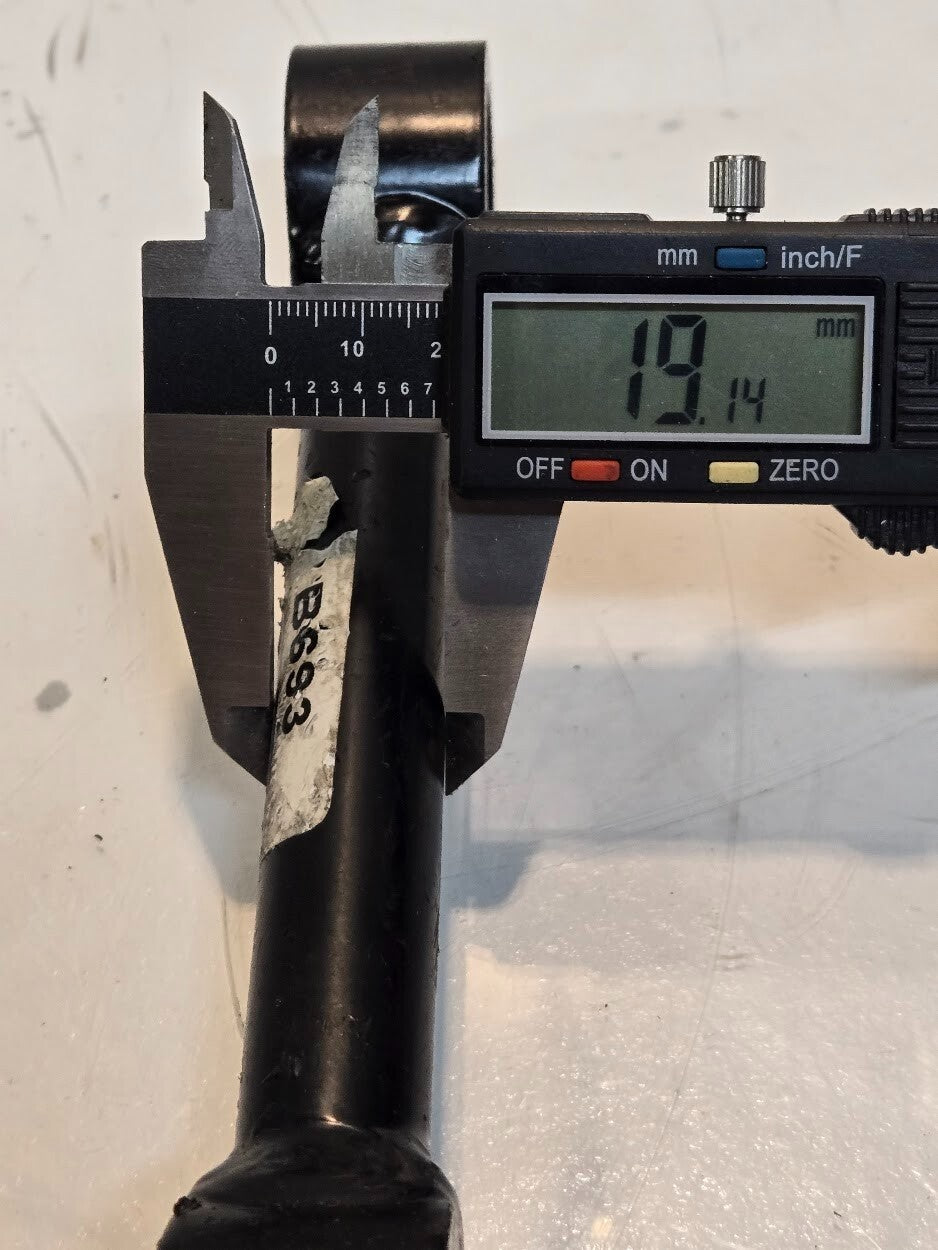 2 Quantity of Roadmaster B693 End Links for Sprinter Van 30mm Bore (2 Quantity)