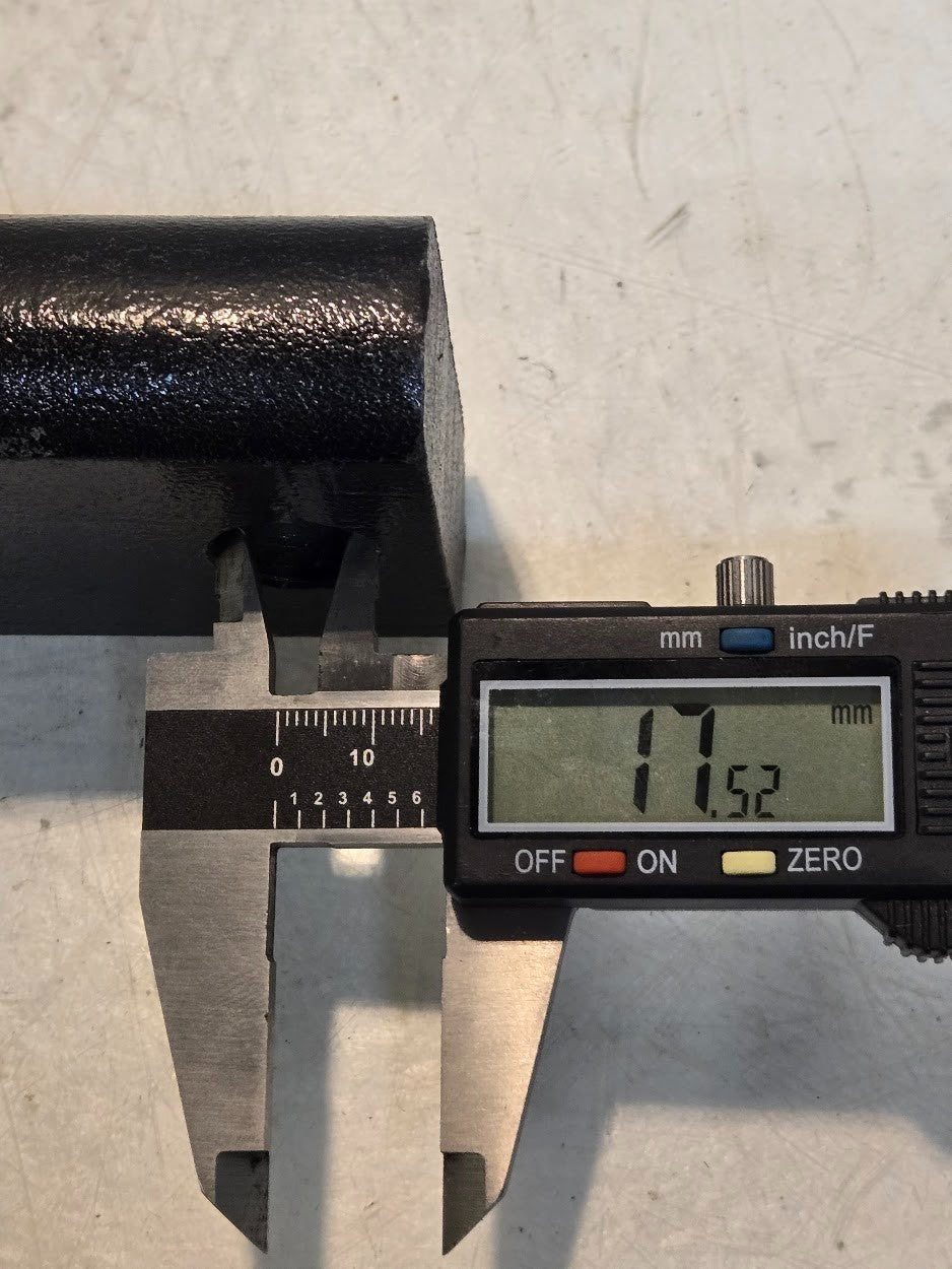 CNH Swinging Drawbar | 9.5" Long 2.5" Wide 1" Thick | 33.5 mm Clevis Hole