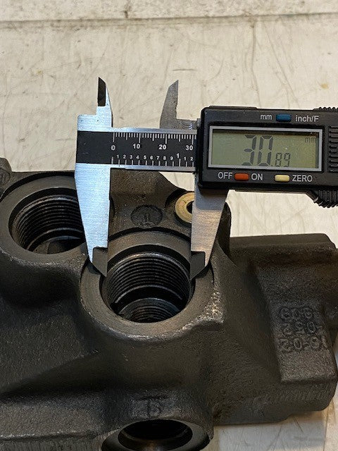 Hydraulic Valve 16-02-052-909 | 13D0 | 31mm Bore 25mm Side Bore