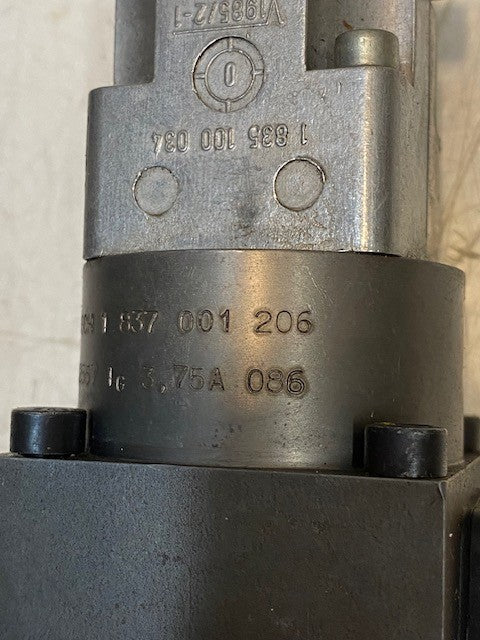 Bosch 0811403001 Hydraulic Proportional Flow Control Valve 1837001206, 02557