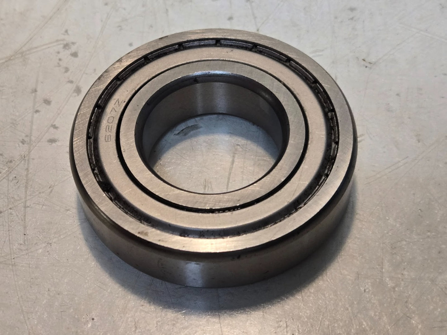 Metal Shielded Ball Bearing 6207Z | 72 mm OD x 35 mm Bore x 17 mm Thick