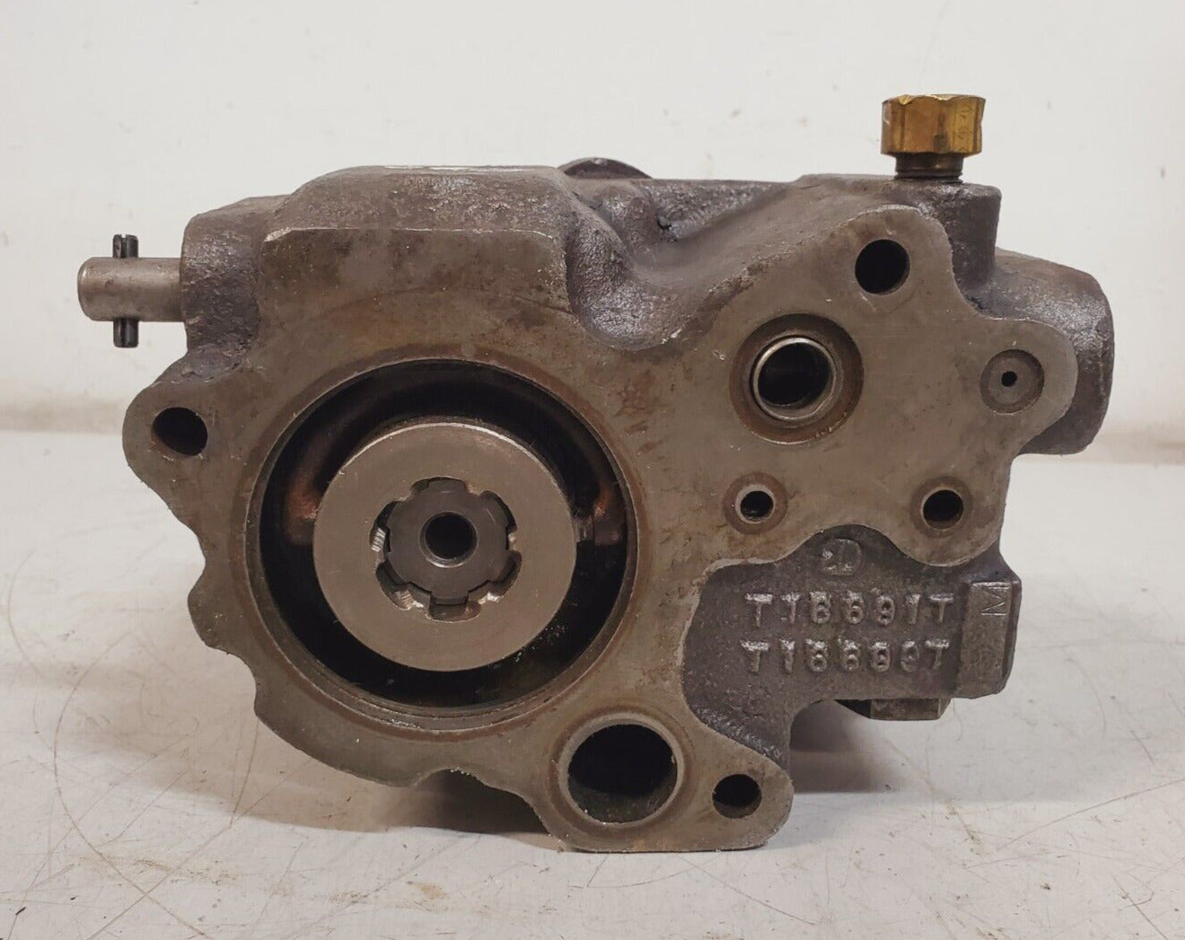 John Deere Hydraulic Pump T16691T | T16699T | Y13781T