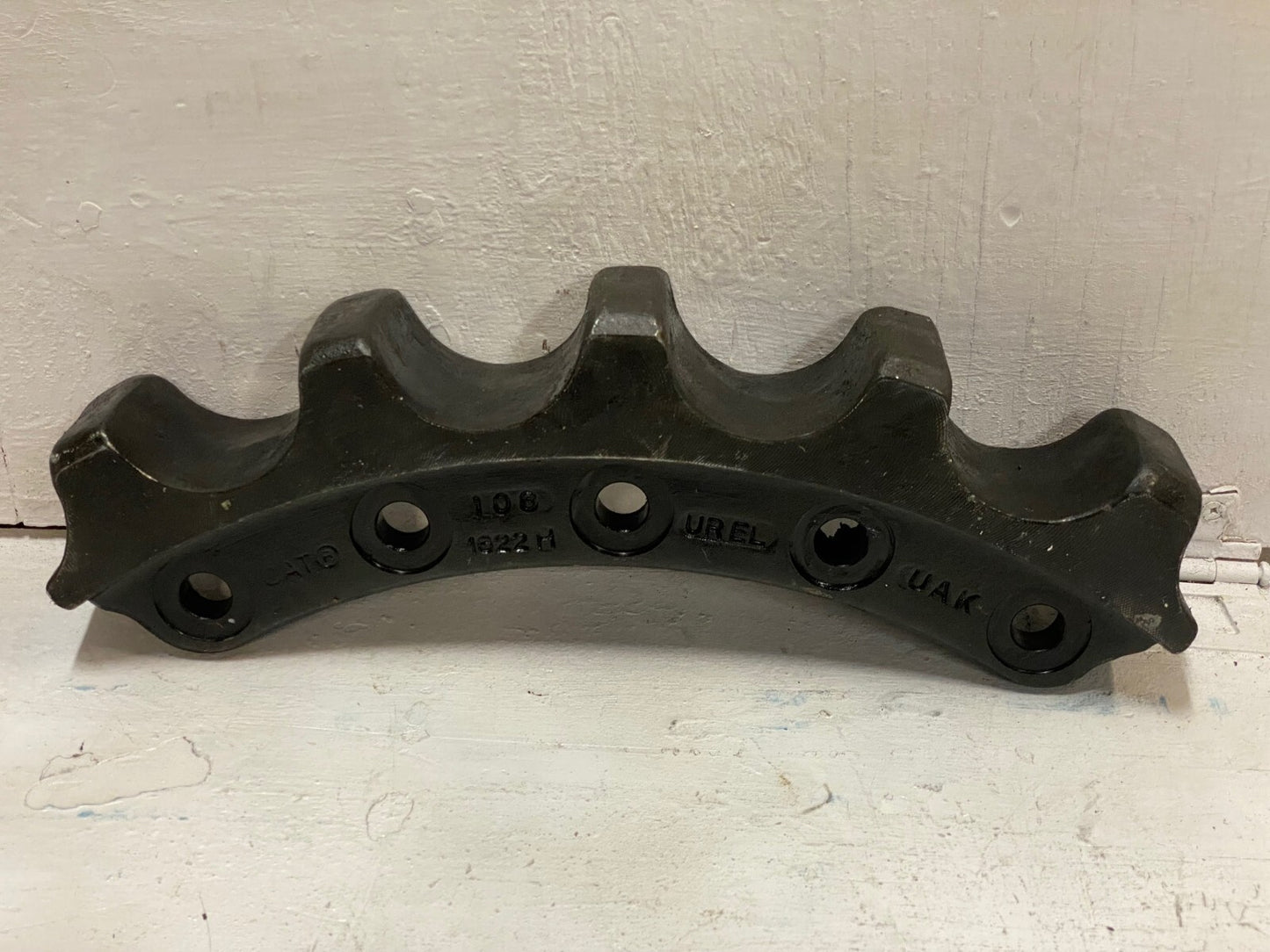 CAT 106 1622H UREL UAK 15-1/2" Length 4" Wide 2-3/4" Tall