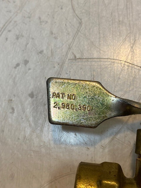Kantleak Pat. No. 2,980,390 Female Fuel T-Valve Shut-Off Valve
