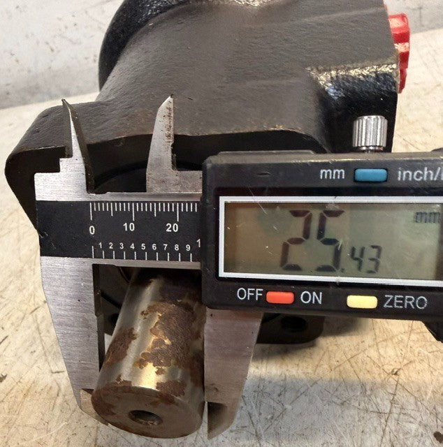 Low-Speed High-Torque Hydraulic Geroler Motor 7-1/2 In Industrial Fluid Unit