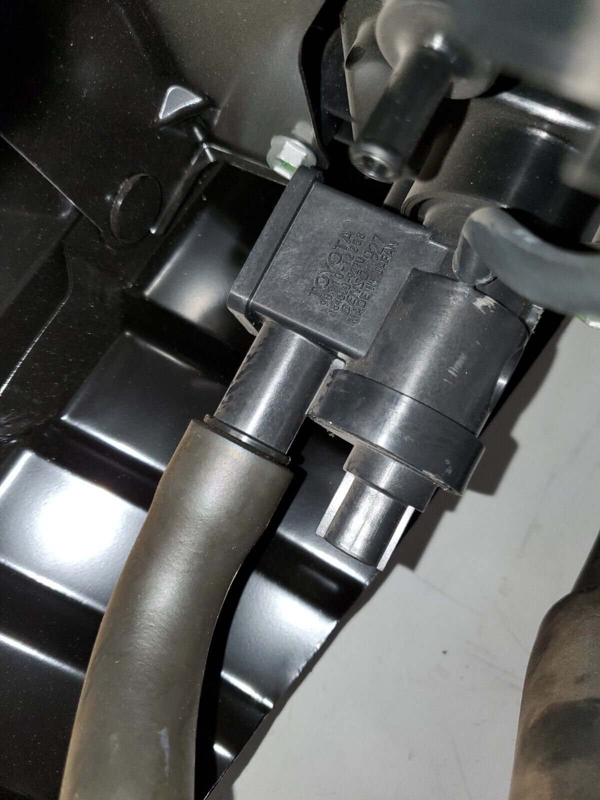 Toyota Tundra Carbon Canister 77706-0C010 | 90910-12258 | 184600-9270 Denso 927