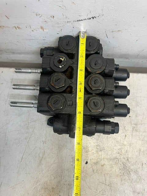 Husco 3-Spool Hydraulic Control Valve J03A5971 | 8520304 | 5000C404 Assembly