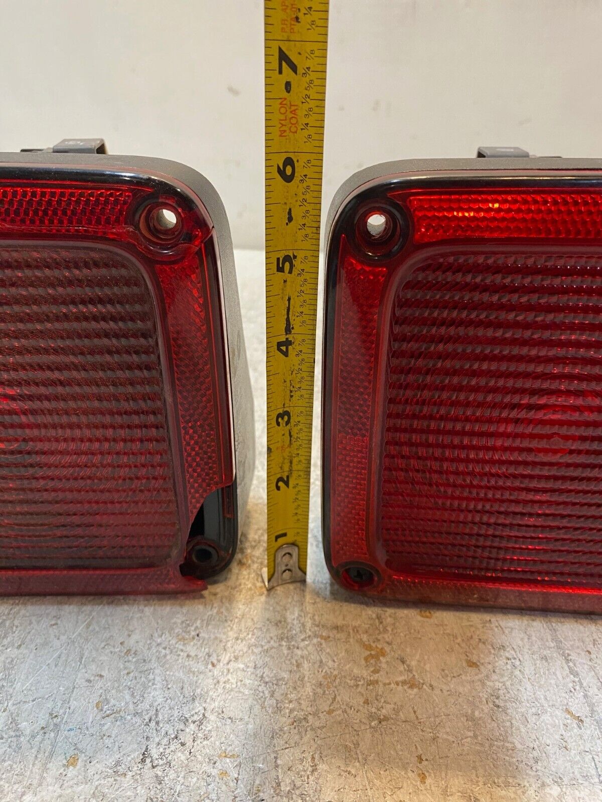 Pair of Tail Lights for Jeep Wrangler 8"x6" 55077891AG *Used Slight Damage*