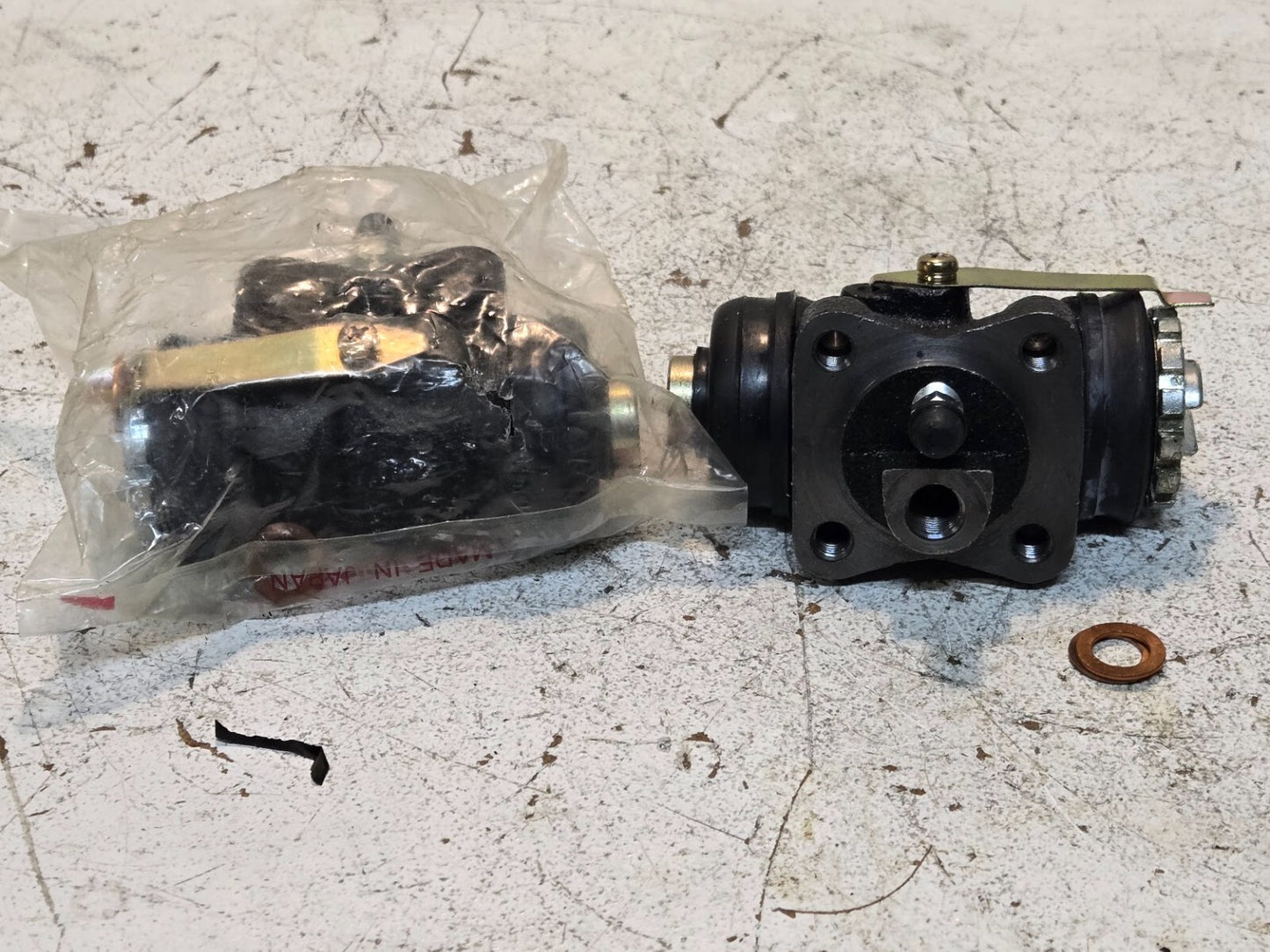 2 Quantity of Rear Right Brake Cylinders for Toyota FJ (2 Quantity)