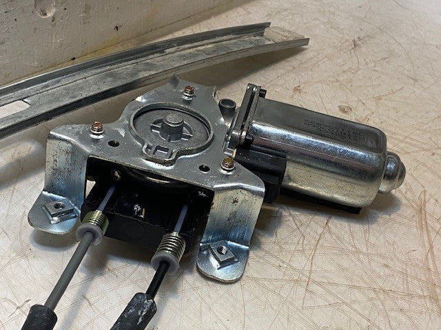 S&T Front Passenger Right Power Window Lift Motor 22154666 | S&TMT03068
