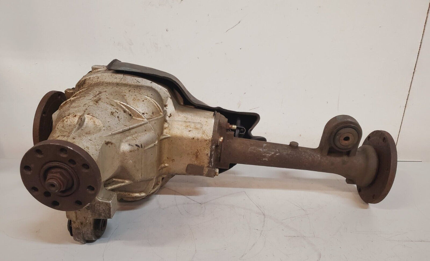 Ford Front Differential Carrier F65W-3B232-AA | NMP | 51AA Not Tested