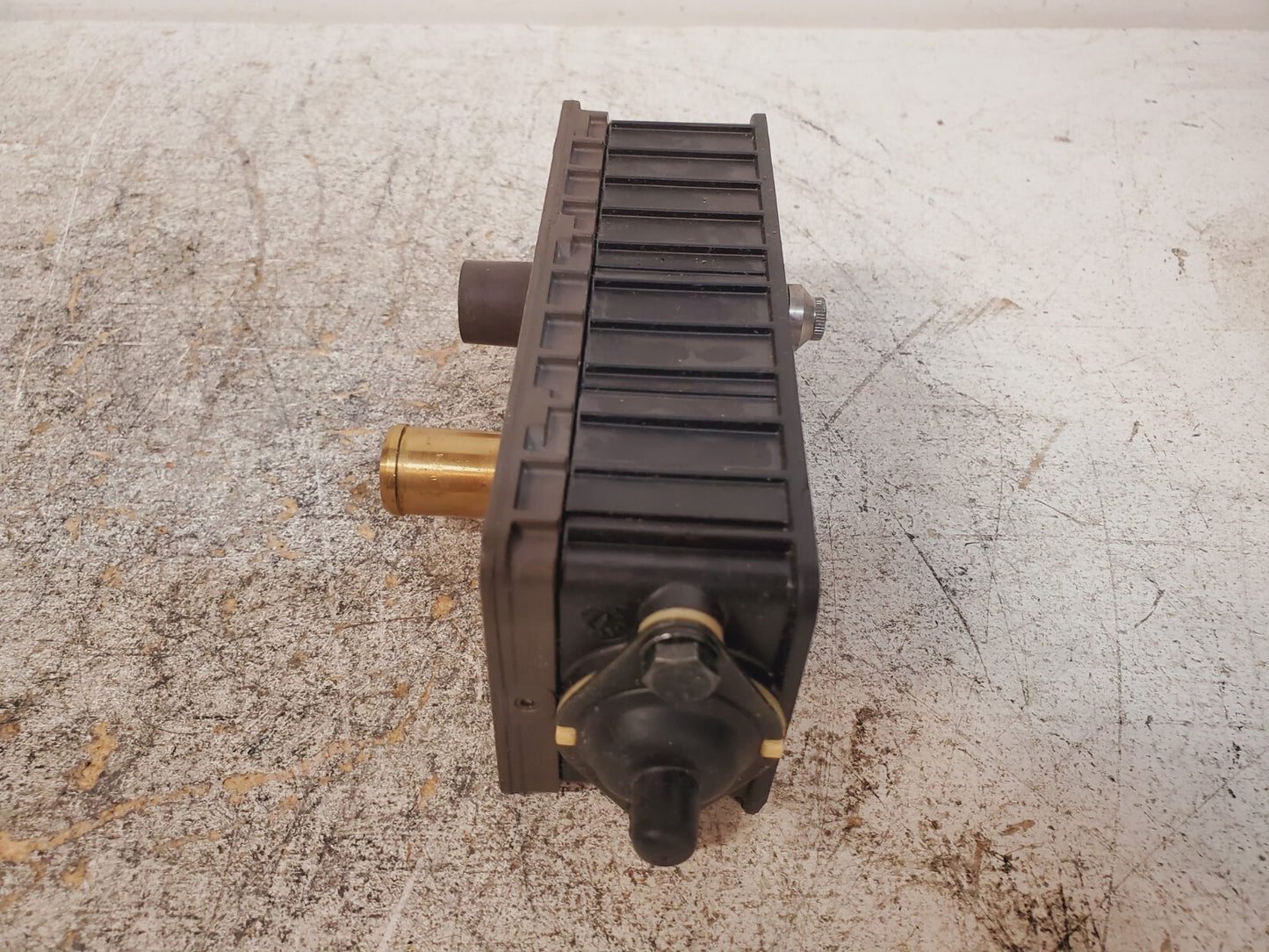DT Spare Parts Valve Unit 1.18488 Valve Unit 9,3 Bar For Scania, Haldex & Knorr