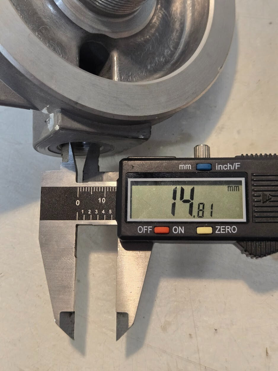 Fleetguard Adaptor Head 3304173S with Luber-Finer LFP-777PB Lube Filter