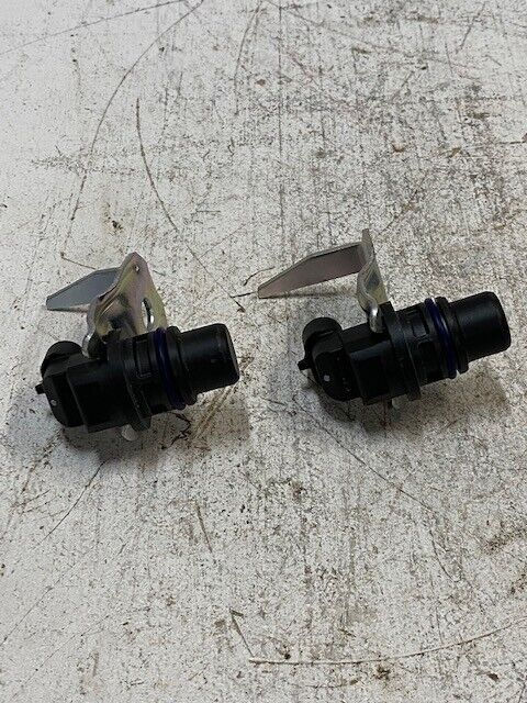 2 Qty of Camshaft Position Sensors 1807339C94 (2 Quantity)