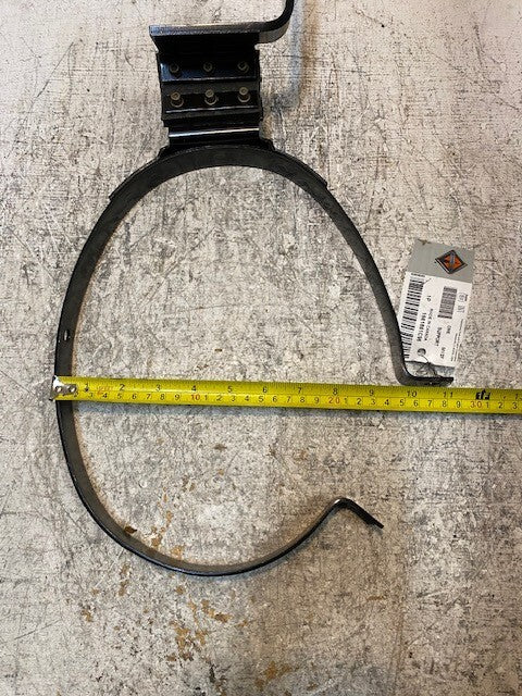 International 1661881C96 SUPPORT, MUFFLER