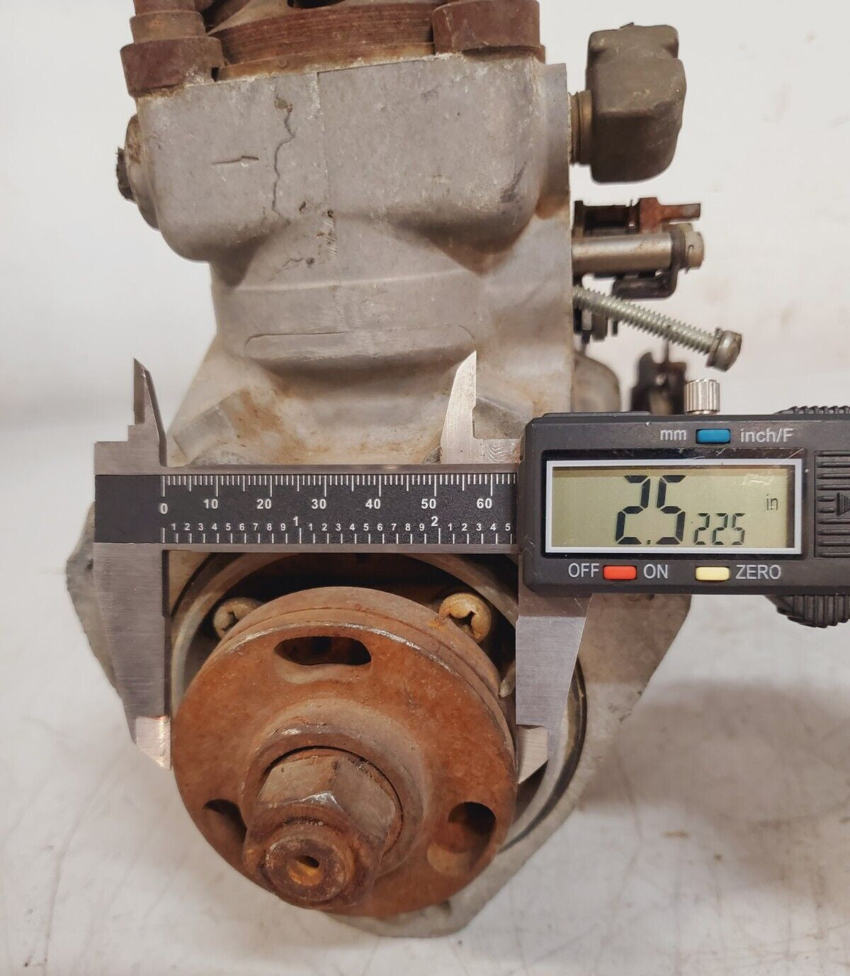 United Tech Fuel Injection 691-022-C91 | 100-6A-100A 9555-A8 Slight Damaged