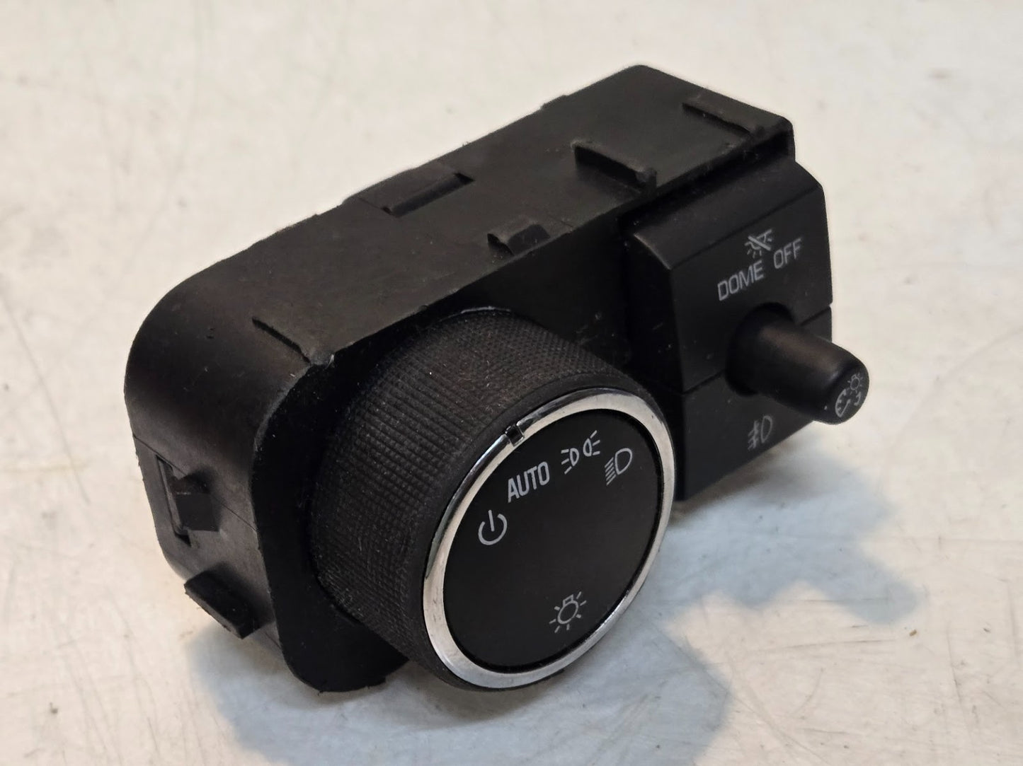 2 Quantity of Headlight Switches for GM 25858705 | 2585870533030929 (2 Qty)