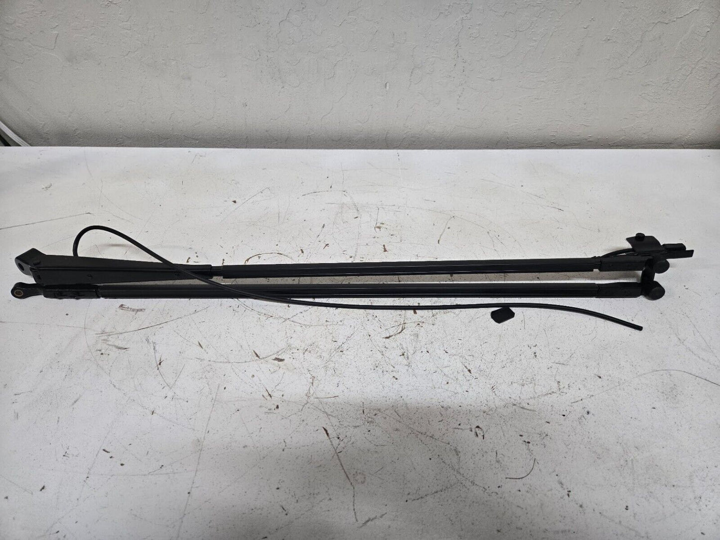 Dyna 28" Pantograph Wet Wiper Arm 200483N