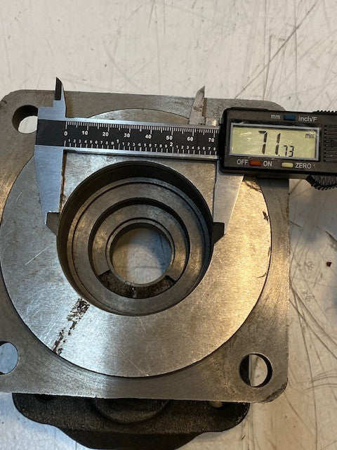 Hydraulic Pump Shaft End Cover 72mm Bore 7" Long 5-3/4" Wide 3-5/8" Tall