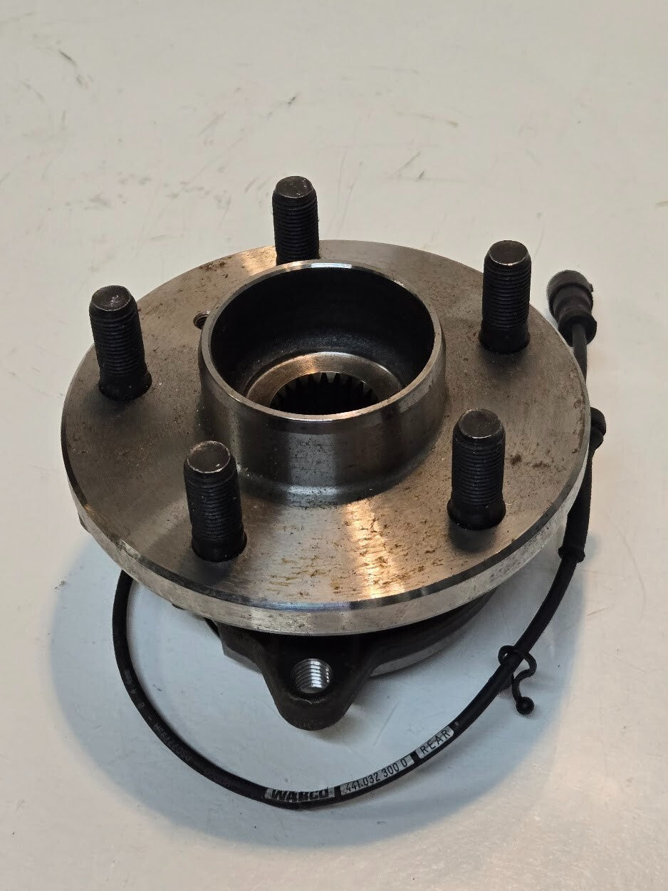 Wheel Hub and ABS Sensor 6F09KK 6960 | Wabco 441.0323000 | 5x120mm Bolt Pattern
