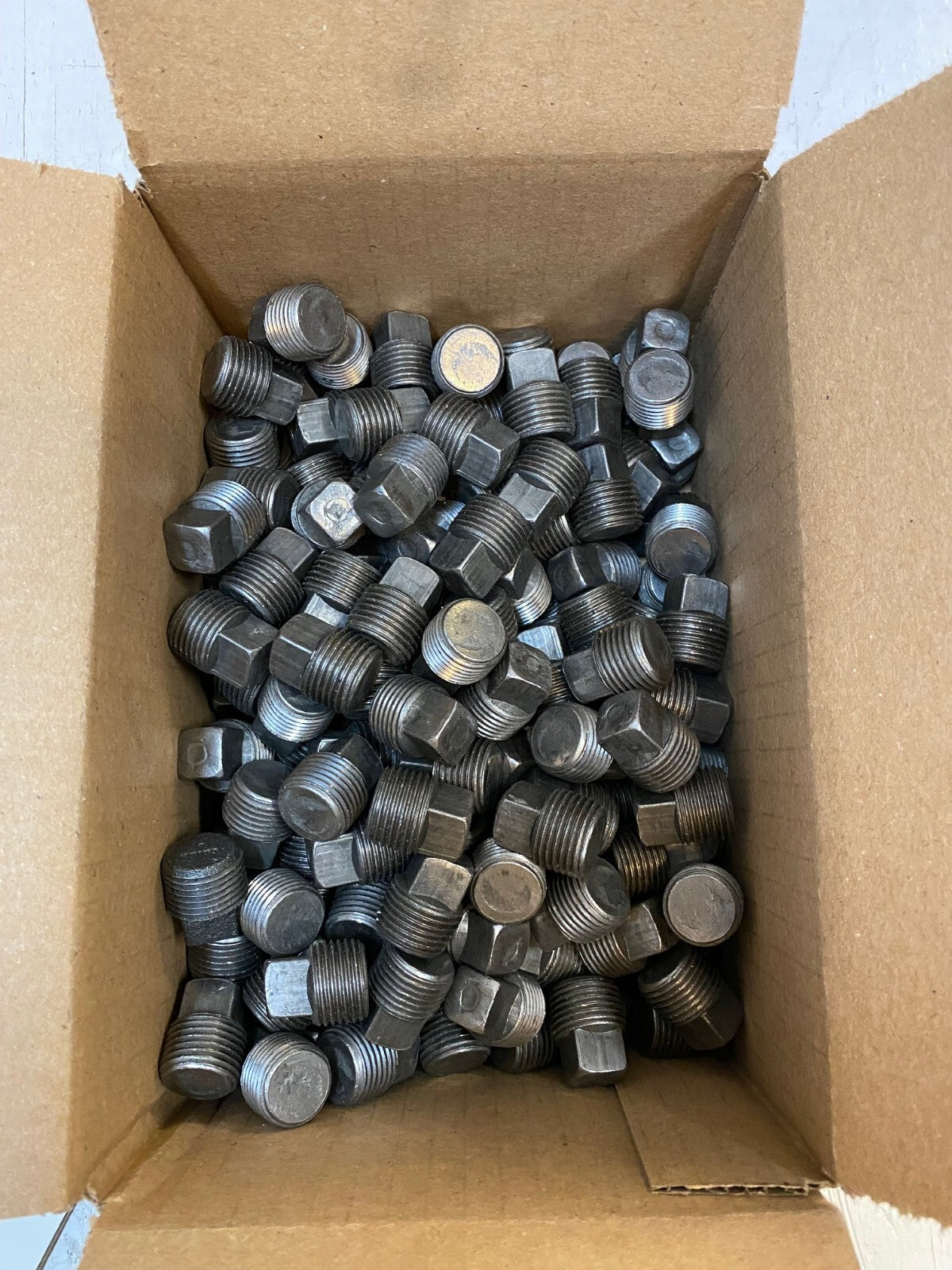 177 Malleable Iron Pipe Fitting 3/4" X 1/2” Square Head Plugs (177 qty)