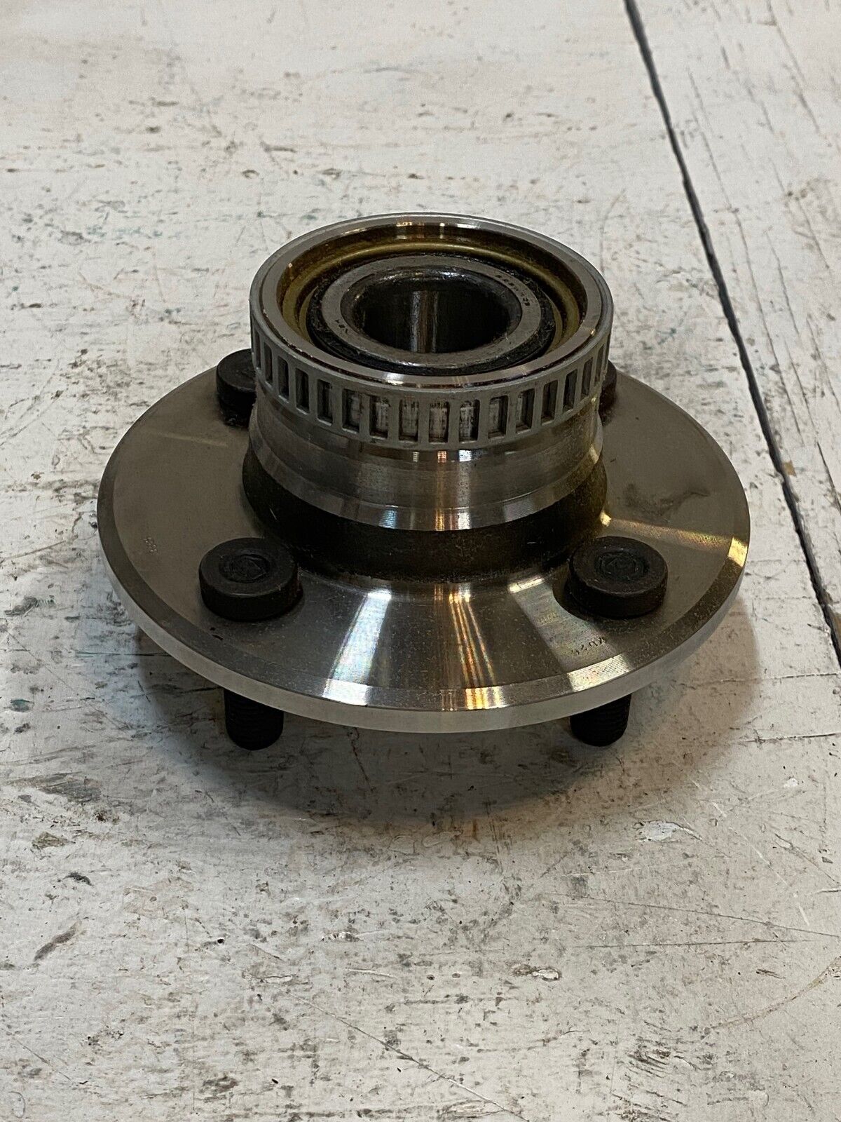 Federal Mogul 512021 Wheel Bearing & Hub Assembly