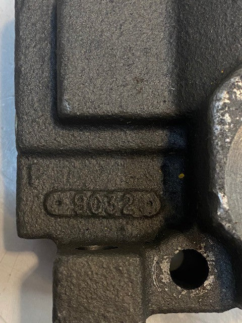 Hydraulic Output Cover Valve Body Coponent 18-02-043-906 | 9032 | C33