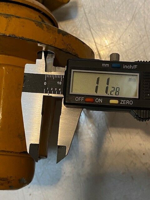 Hydraulic Motor 12126 | 9" L 6" W 37mm Hex Nut 11mm Bolt Holes