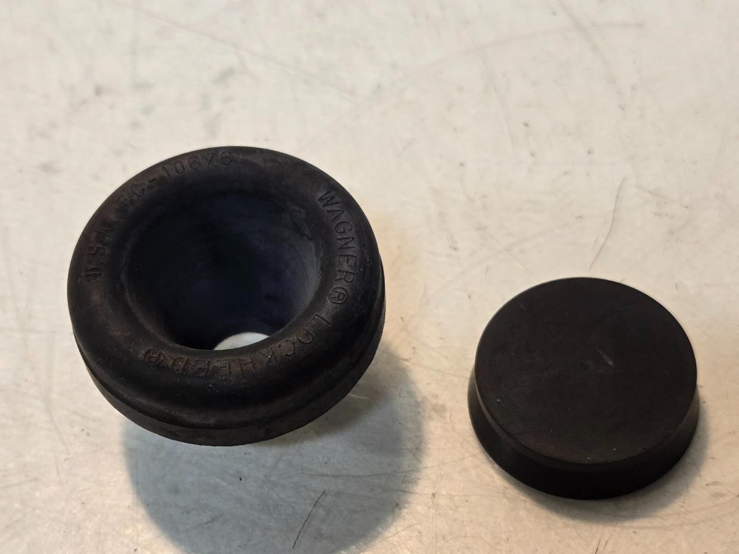 4 Quantity of Ford D0TZ-2221-A Wheel Cylinder Repair Kits  (4 Quantity)