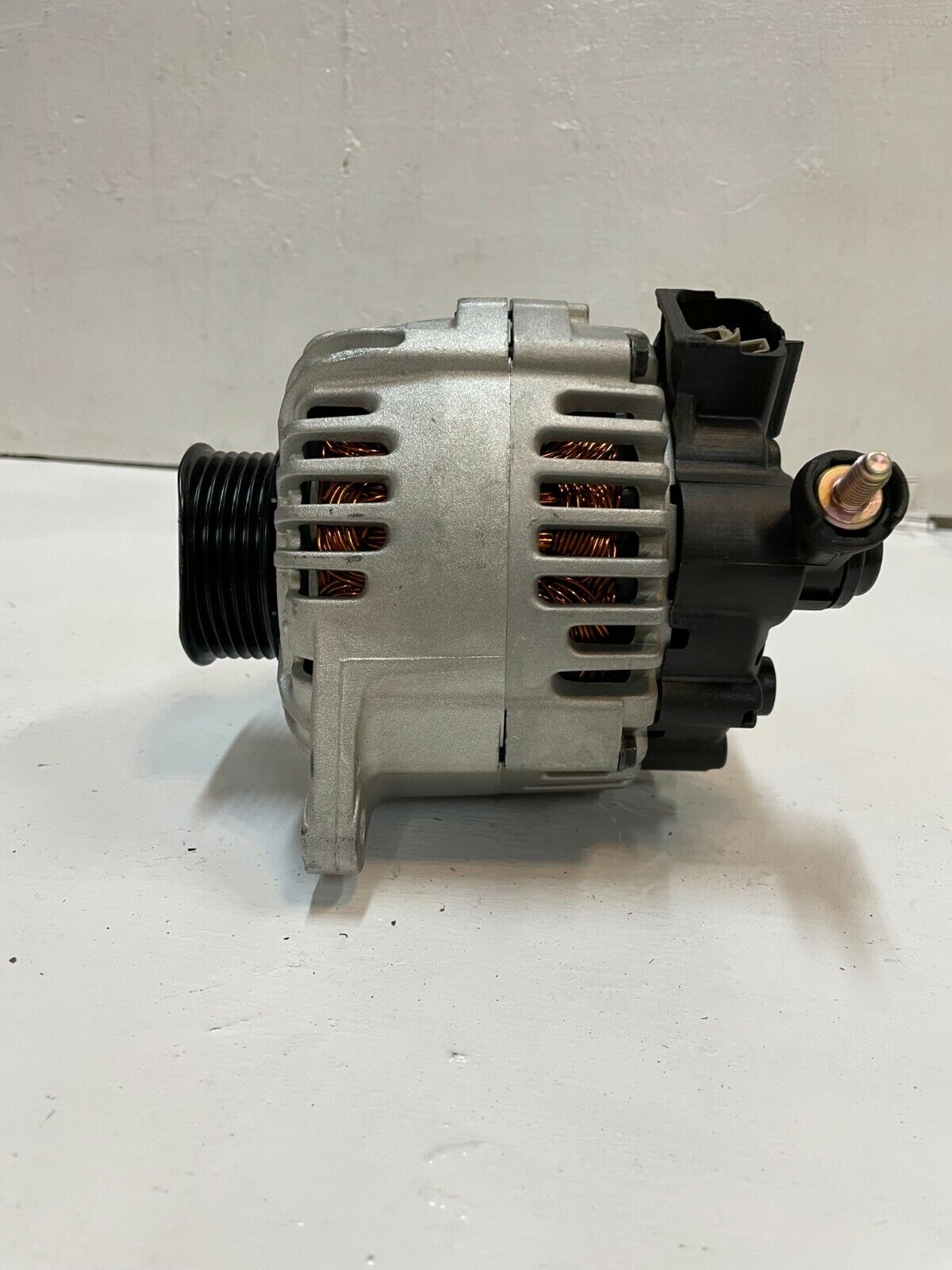 Valeo Remanufactured Alternator A000 2655010 / 37300-37400 Slightly Damaged