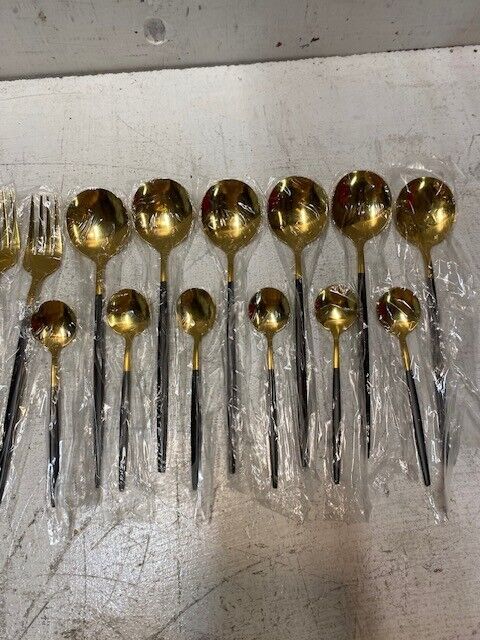 Jieyang Yigang Industry & Trade Co 24 pcs Black & Gold Silverware