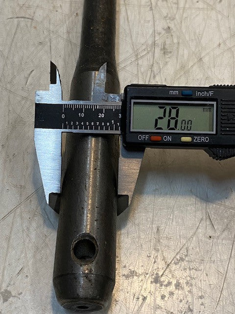 Hydraulic Cylinder Lock Pin Drag Link 20" Long 28mm Ends 10mm Bore 21mm Center