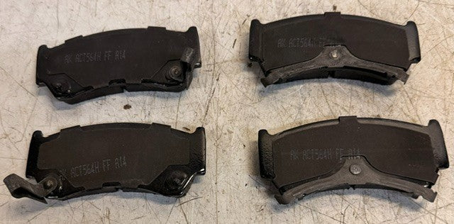 Box Of 4 Akebono ProACT Ultra-Premium Ceramic Brake Pads ACT668 Automotive Units