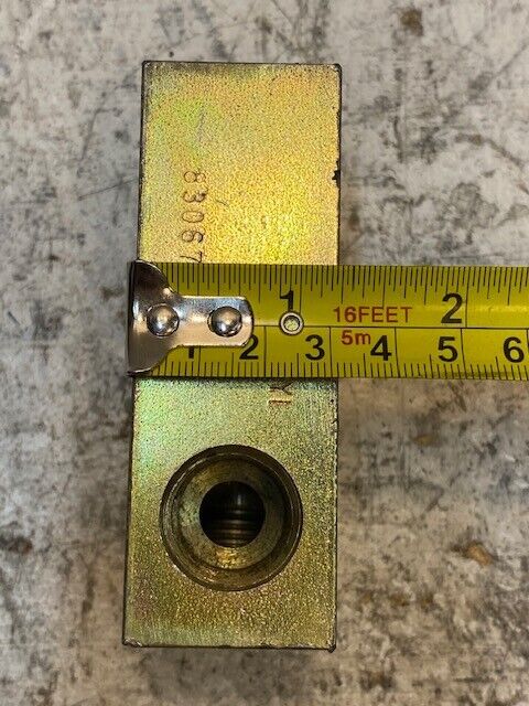 Hydraulic Pilot Valve Manifold Block 830677 3-1/2" Long 2-1/2" Wide 1-1/4" Thick