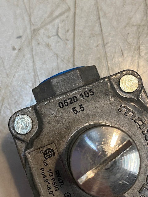 Maxitrol RV47L Natural Gas Pressure Regulator 1/2" FPT Thread 13/16" In and Out