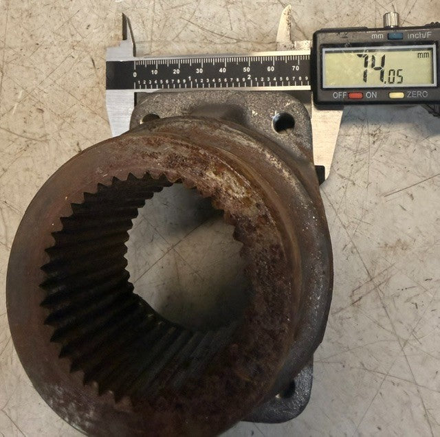 Pinion Axle Flange Yoke SD832 Drivetrain Power Transfer Shaft Coupling Assembly
