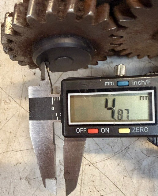 Diesel Engine Oil Pump Cast Metal With Two Drive Gears Heavy Equipment Motor