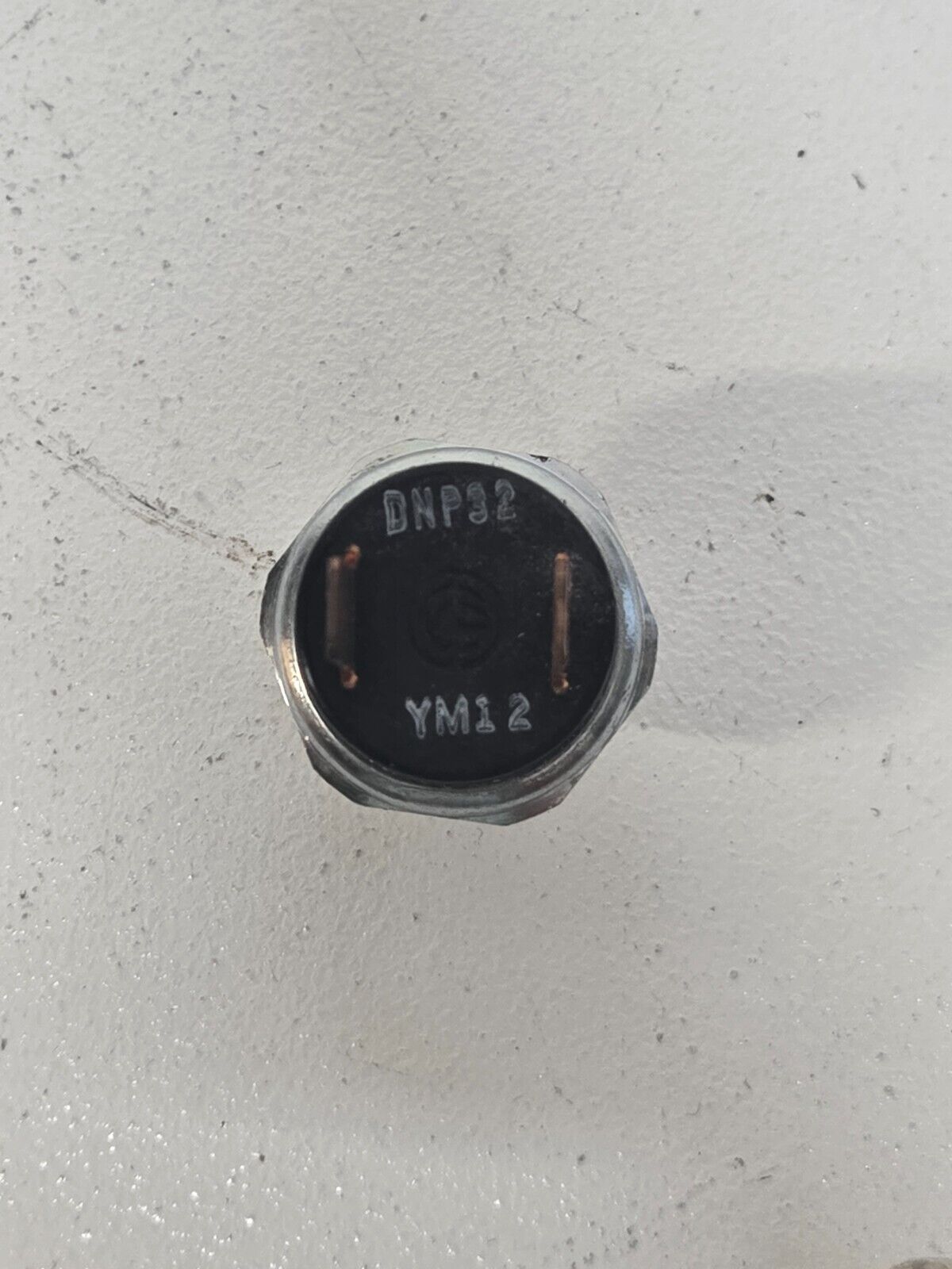 A/C High Pressure Cut Off Switch DNP32 | YM12