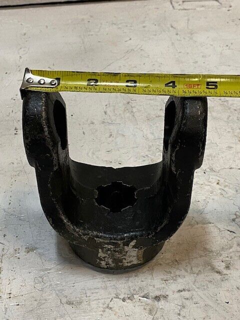 End Yoke 1-3/8" Shaft x 6 Spline Bore 1-1/2" Side Holes