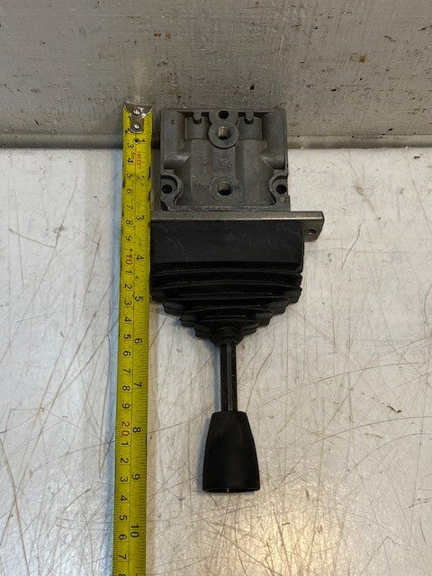Apsco VM-7-P Max PSI = 130 EW07-05 Hydraulic Control Valve Lever Center