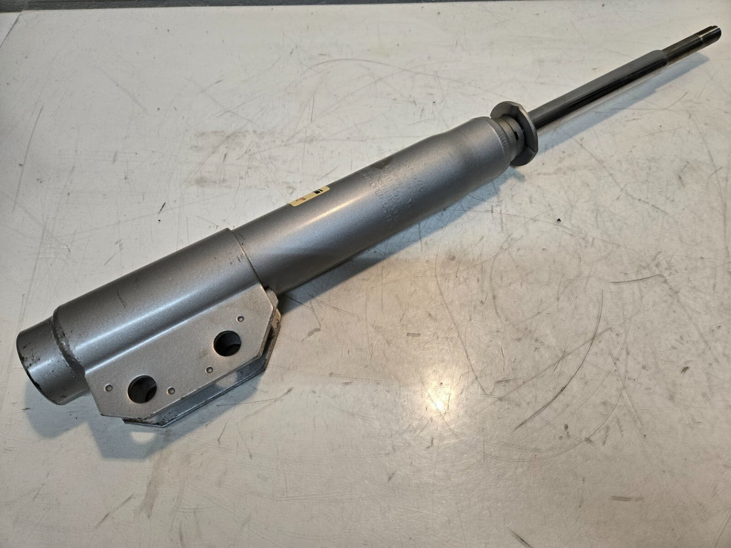 KYB GR-2 Gas Strut 235005 | YG31 | 25" Overall Length | 15.9 mm Threaded End