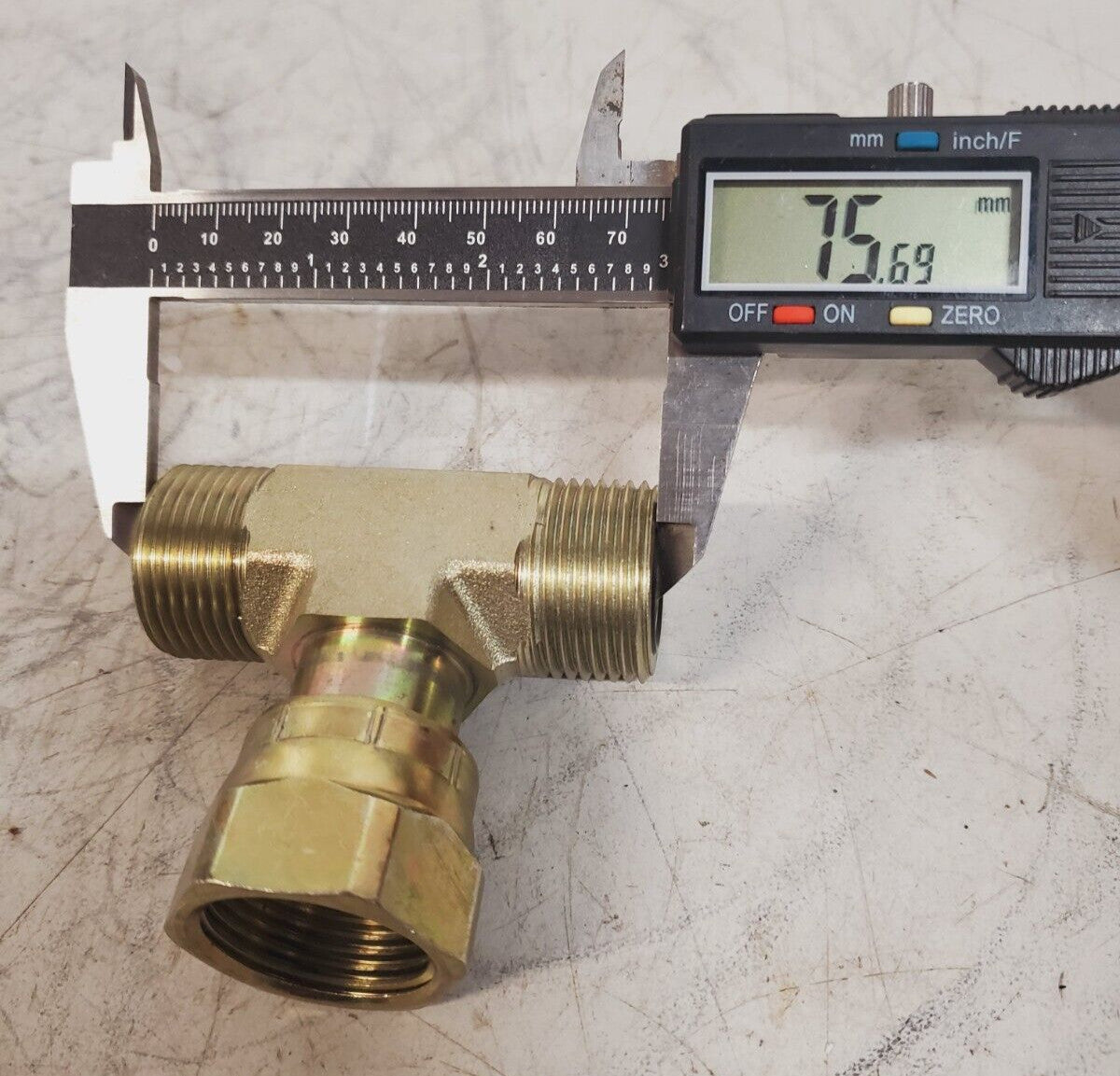 John Deere Elbow & Tee with Nut Kit 32H936 | K98995 | 9-04