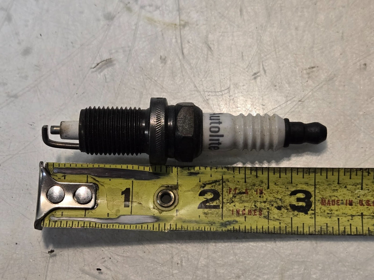 21 Quantity of Autolite Resistor 985 Spark Plugs | 14mm Thread 16mm Hex (21 Qty)