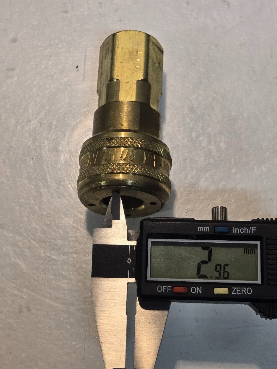 Parker 30 Series B37 1/2" Quick Connect Coupler 1/2"-14 Female Threads