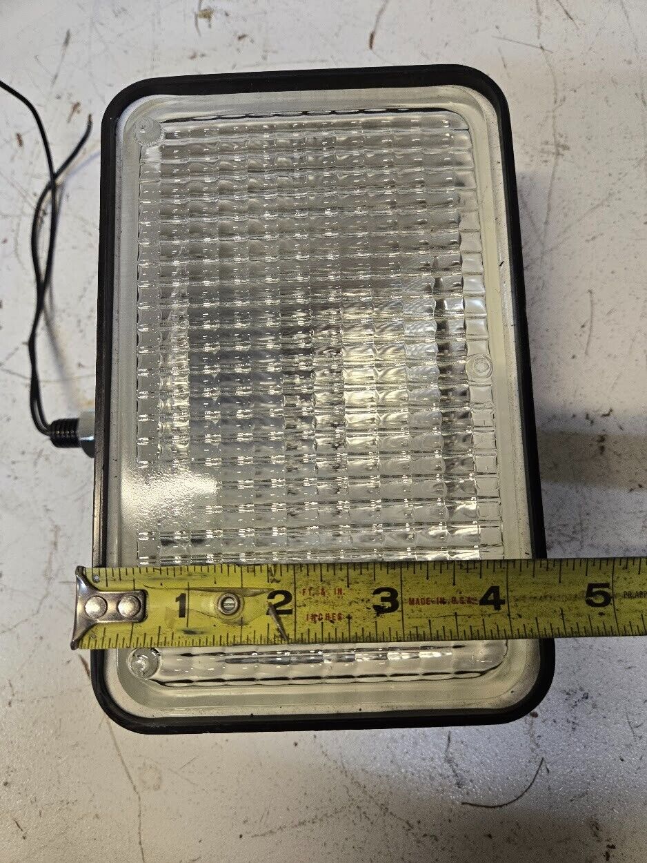 2 Quantity of Sealed Beam Worklights 7"x4.5" See Pictures (2 Quantity)