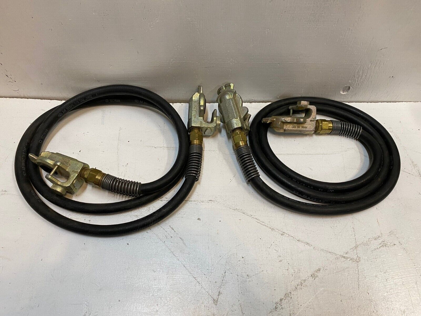 2 Qty of Tectran 6ft 8in 1921 Air Brake Hoses J1402-A w/ Gladhand Ends (2 Qty)